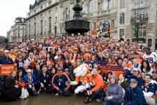 Denver Broncos fans at London's Piccadilly Circus stue of Eros October 31, 2010.